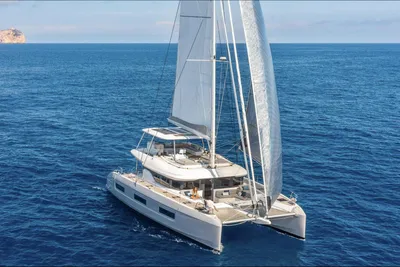 2025 Lagoon 60