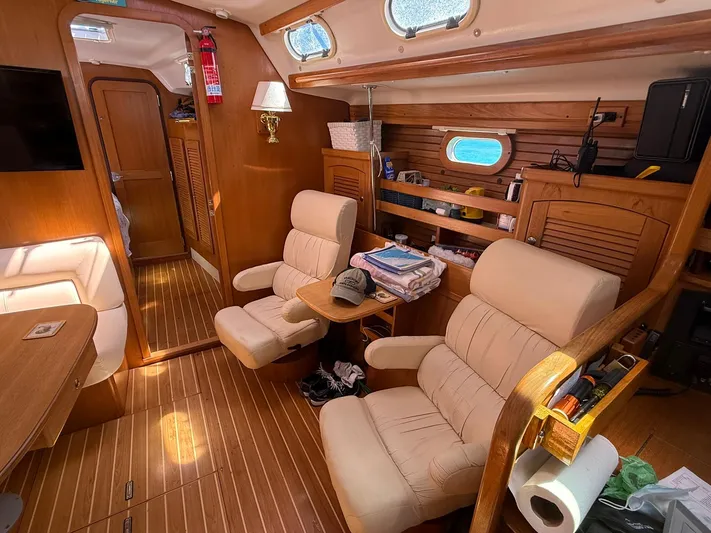  Yacht Photos Pics Interior of 2005 Catalina 470 yacht with comfortable seating and wooden finishes.