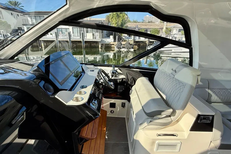  Yacht Photos Pics 2022 Sea Ray Sundancer 370 Outboard helm with modern controls and luxurious seating.