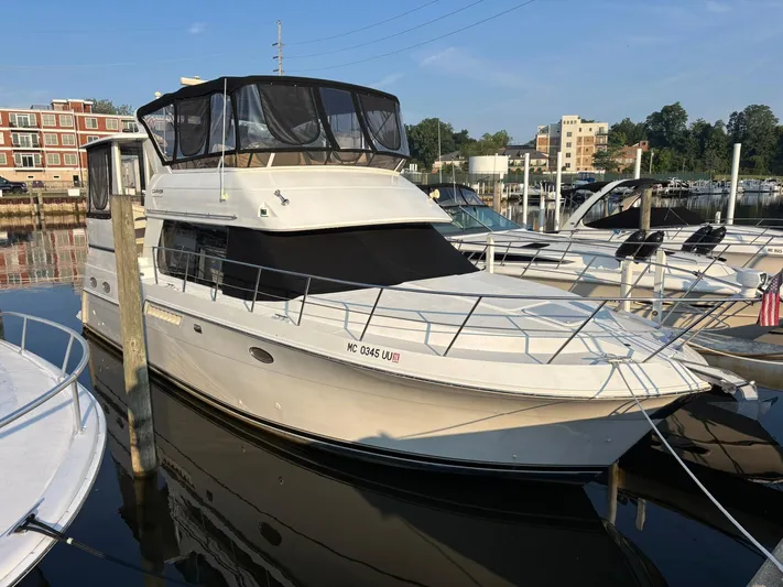 Musketeer Yacht Photos Pics 2000 Carver 406 Aft Cabin Motor Yacht docked at marina.