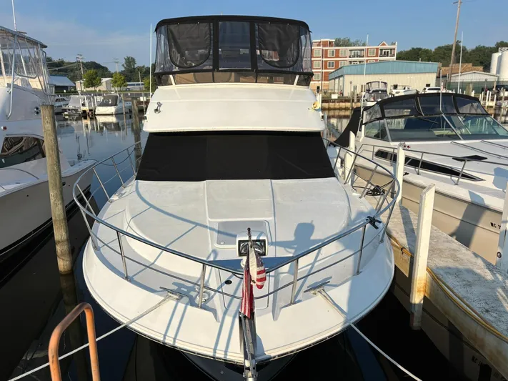 Musketeer Yacht Photos Pics 2000 Carver 406 Aft Cabin Motor Yacht docked at marina, front view.