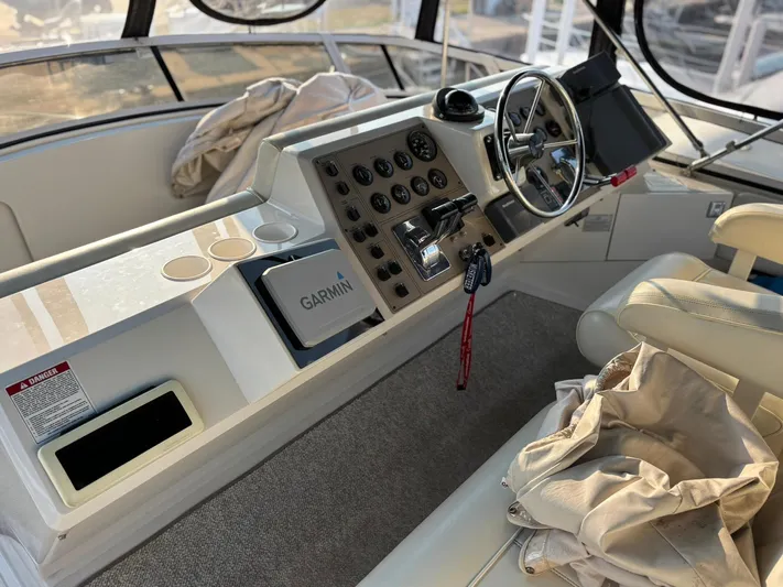 Musketeer Yacht Photos Pics Helm of 2000 Carver 406 Aft Cabin Motor Yacht with Garmin navigation system.