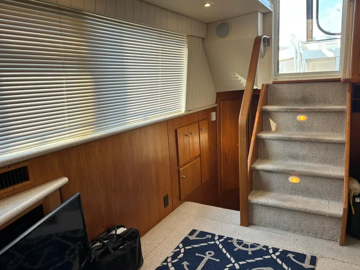 Musketeer Yacht Photos Pics Interior of 2000 Carver 406 Aft Cabin Motor Yacht with carpeted stairs and nautical decor.