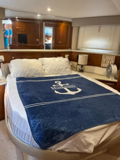 Musketeer Yacht Photos Pics Cozy bedroom in 2000 Carver 406 Aft Cabin Motor Yacht with nautical-themed decor.