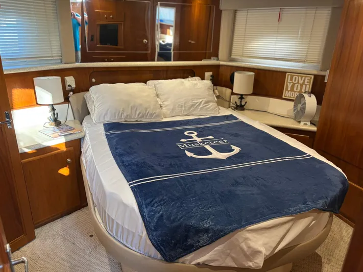 Musketeer Yacht Photos Pics Cozy bedroom in 2000 Carver 406 Aft Cabin Motor Yacht with nautical-themed decor.