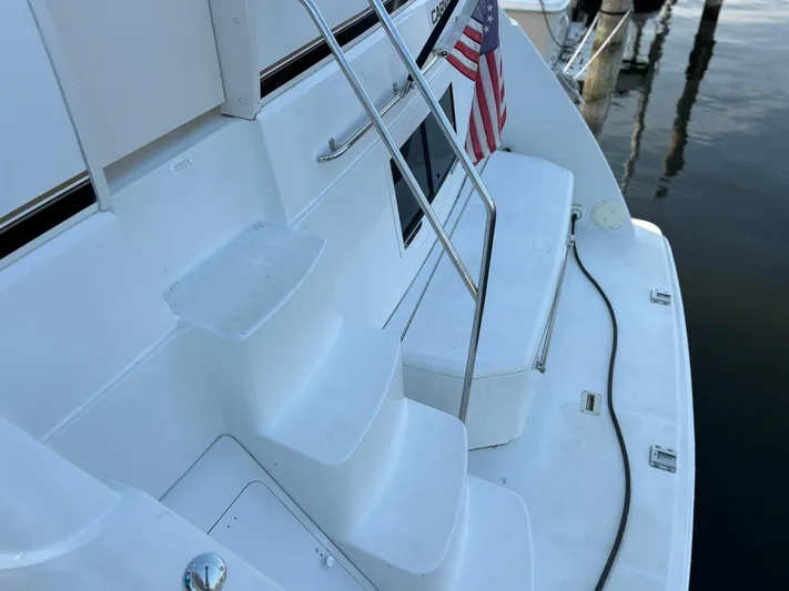 Musketeer Yacht Photos Pics 