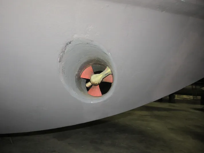 Musketeer Yacht Photos Pics 