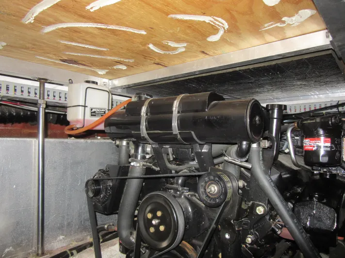 Musketeer Yacht Photos Pics 