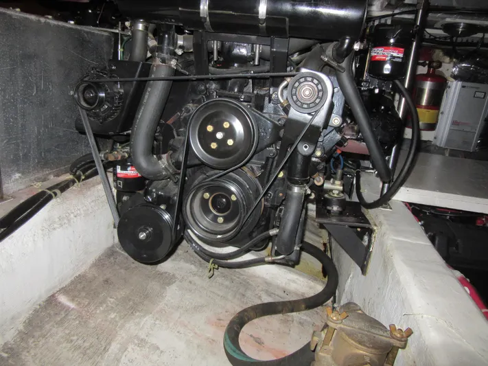 Musketeer Yacht Photos Pics 