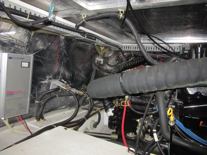 Musketeer Yacht Photos Pics 