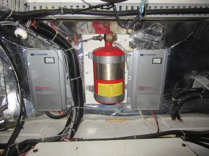 Musketeer Yacht Photos Pics 