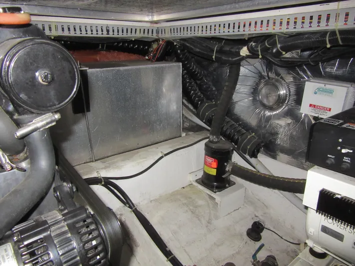 Musketeer Yacht Photos Pics 