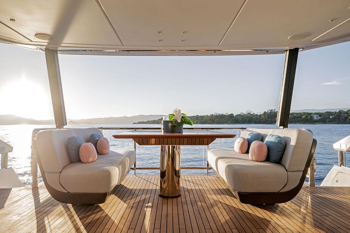2025 Azimut 85 