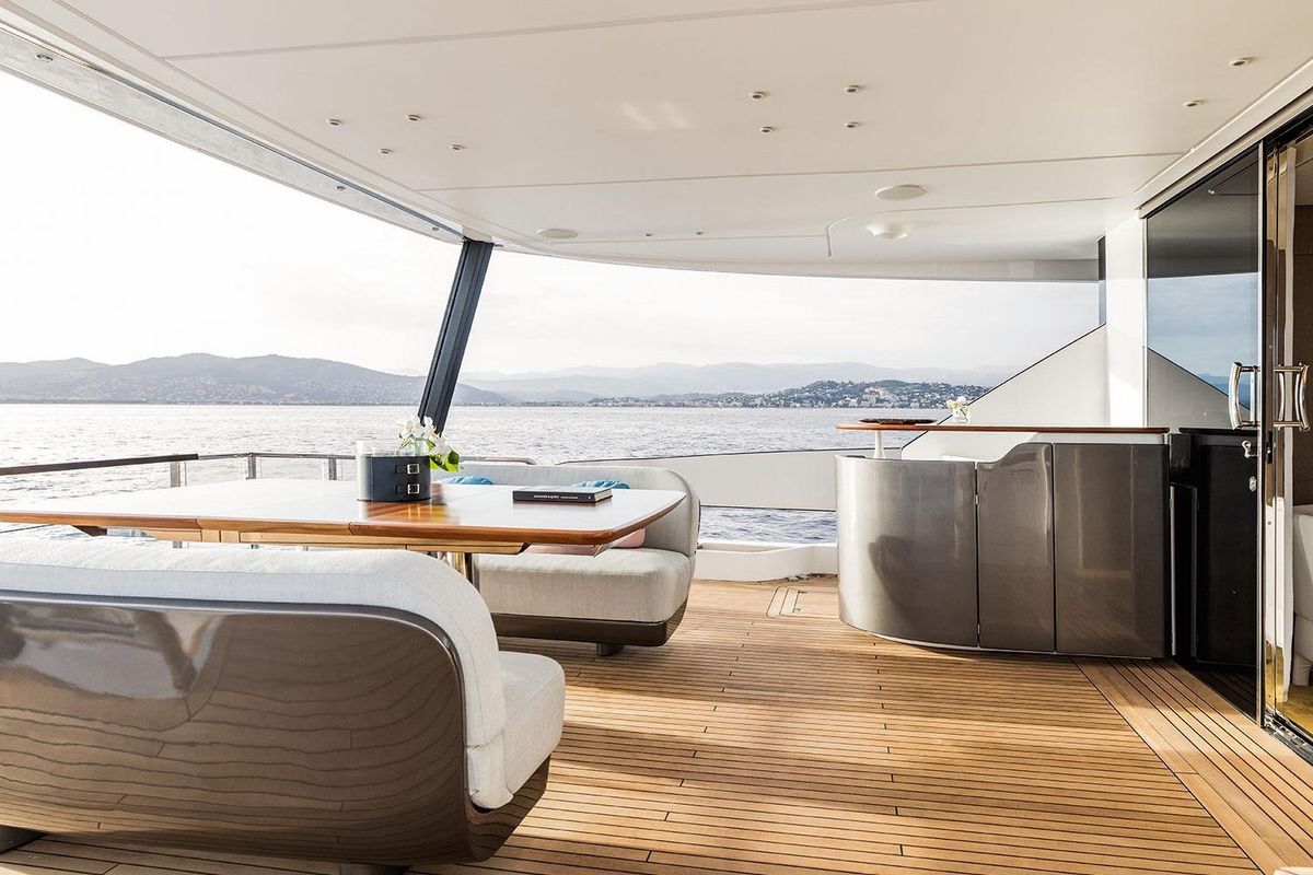 2025 Azimut 85 