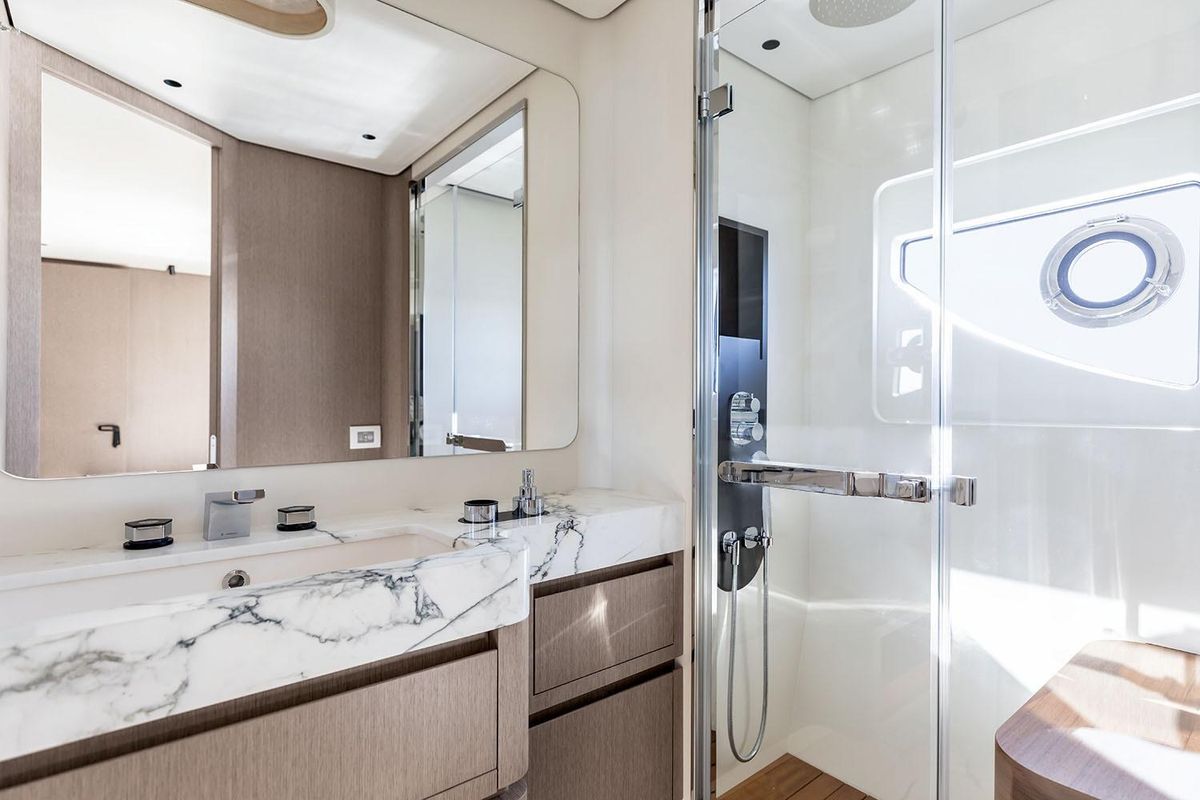 2025 Azimut 85 
