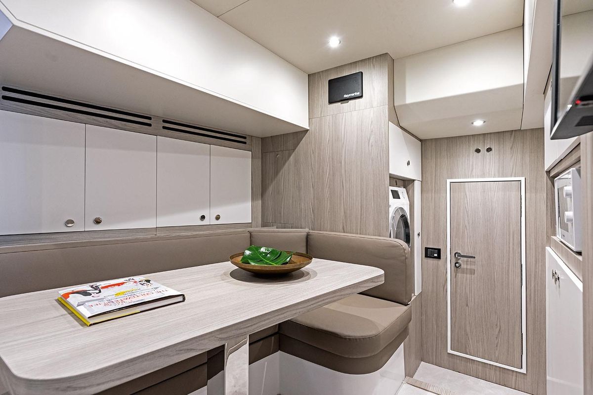 2025 Azimut 85 