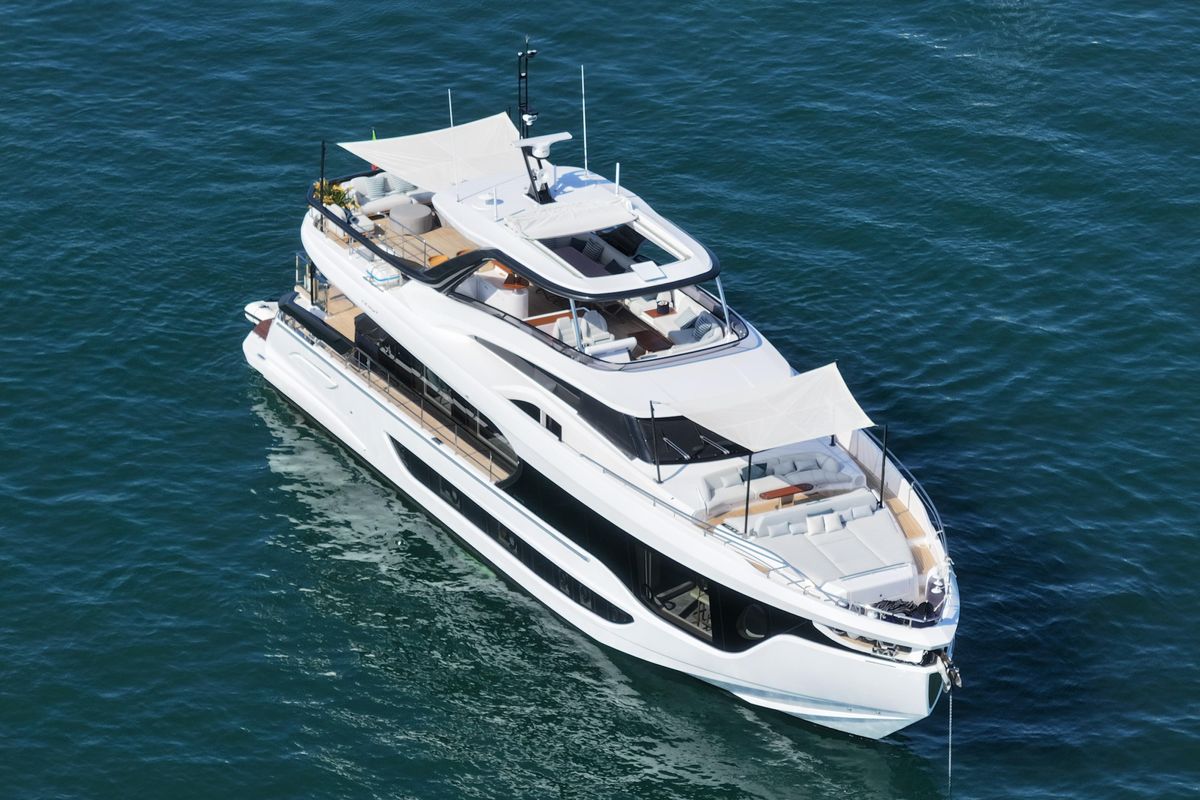 2025 Azimut 85
