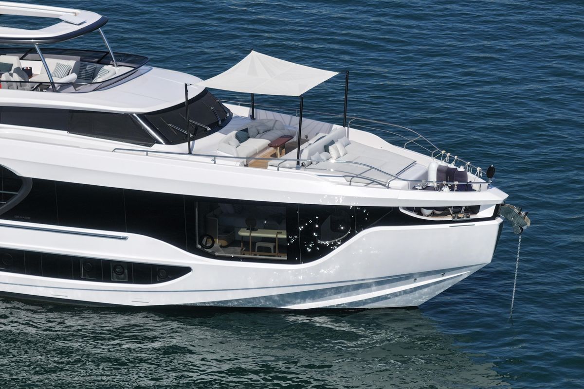 2025 Azimut 85