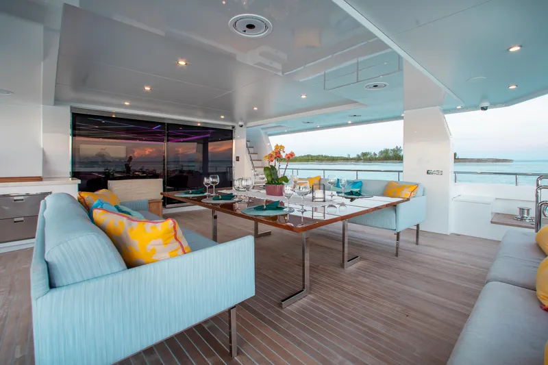 Curfew II Yacht Photos Pics 