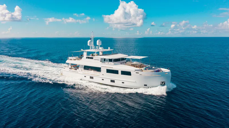 Curfew II Yacht Photos Pics 