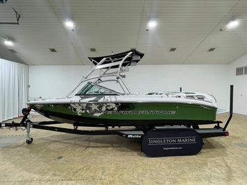 Correct Craft Super Air Nautique 210