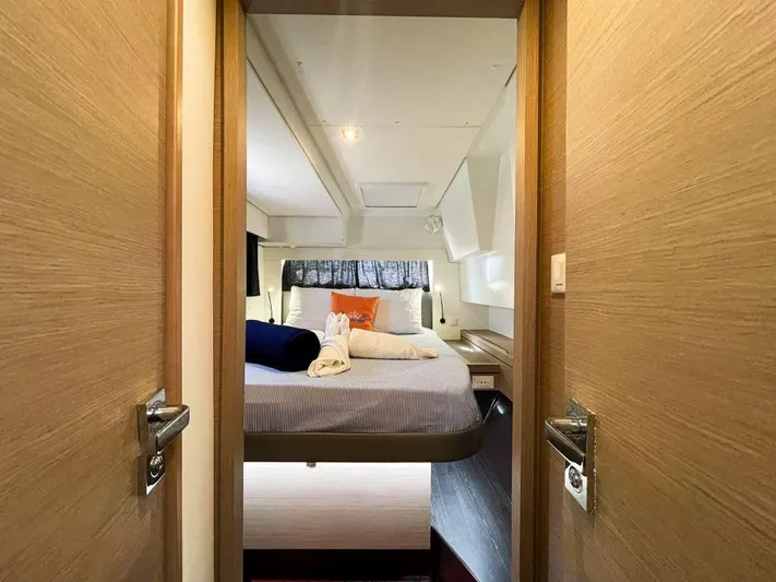 Wanderlust Yacht Photos Pics Starboard Stateroom