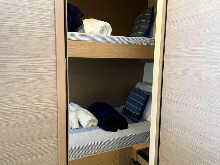 Wanderlust Yacht Photos Pics Port Bunk Stateroom