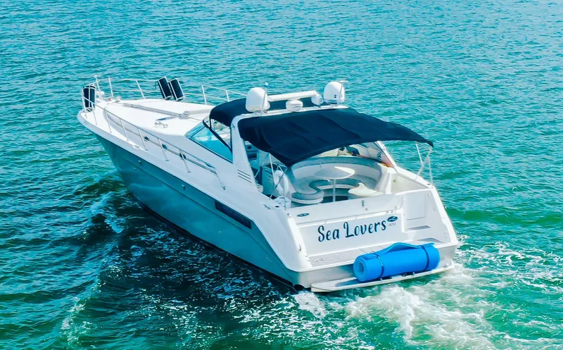  Yacht Photos Pics 1994 Sea Ray 500 Sundancer yacht cruising on open water.