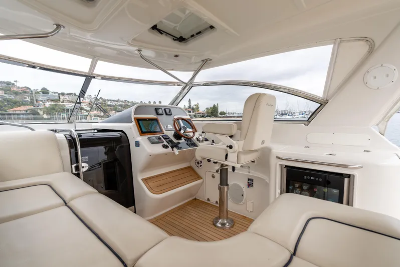 Zissou Yacht Photos Pics Luxurious 2006 Chris-Craft Roamer 40 yacht interior with modern helm and plush seating.