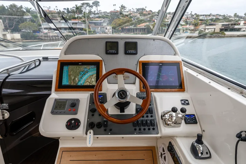 Zissou Yacht Photos Pics Helm of 2006 Chris-Craft Roamer 40 yacht with navigation screens and controls.