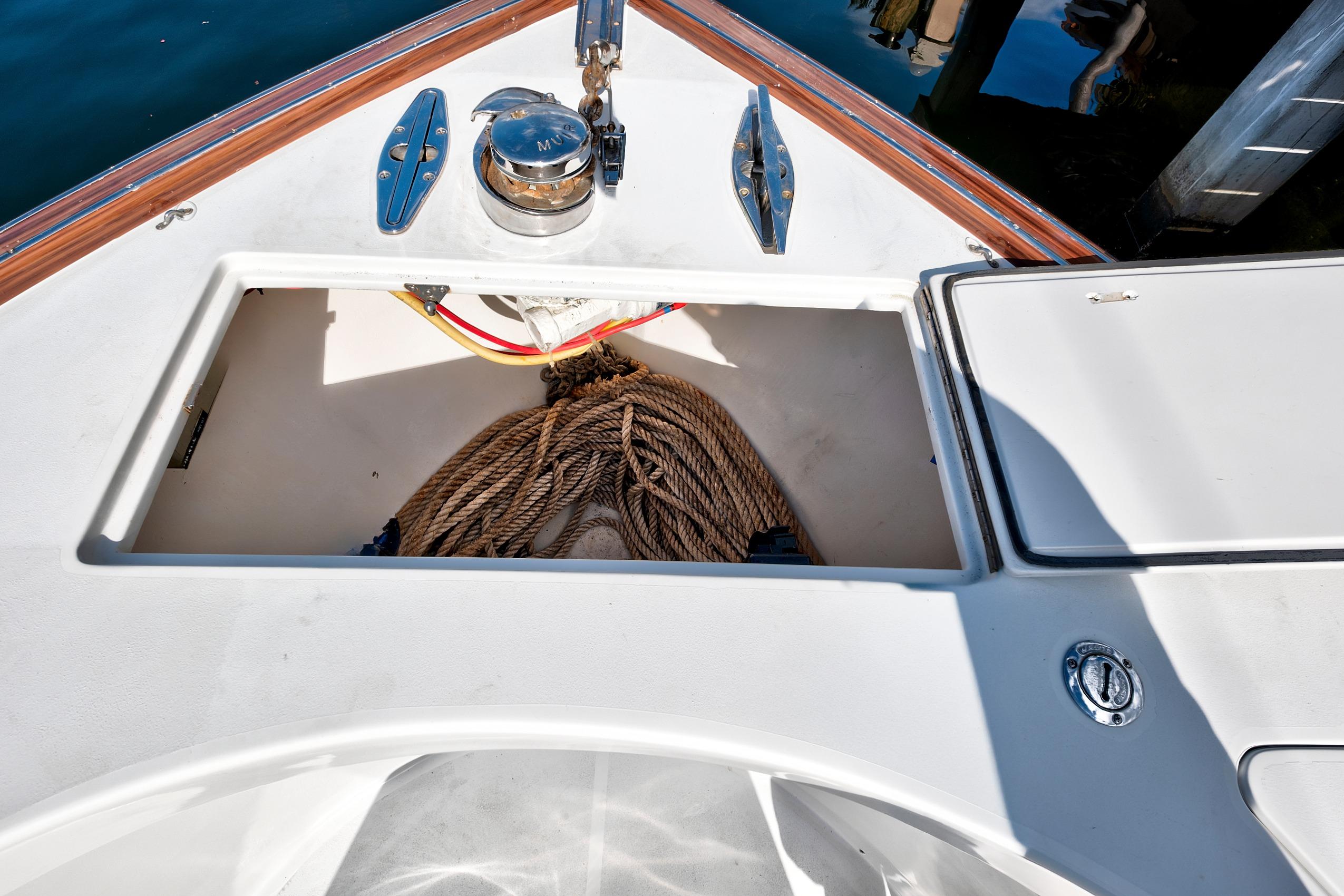 Yacht Photo 21