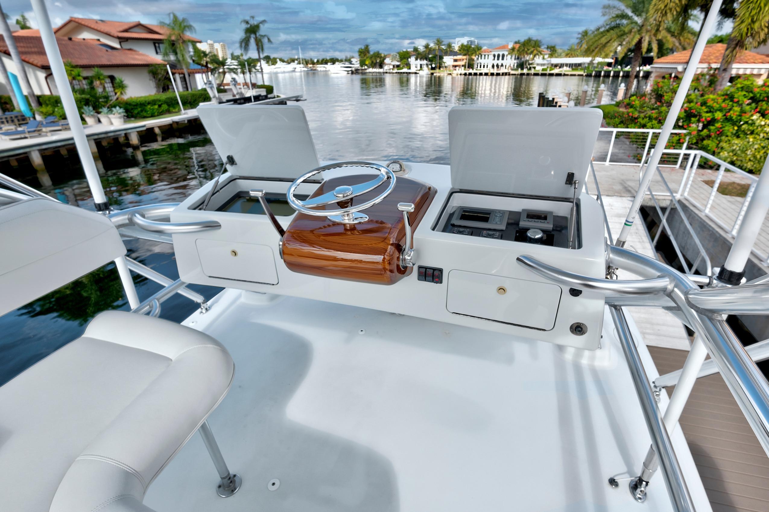 Yacht Photo 24