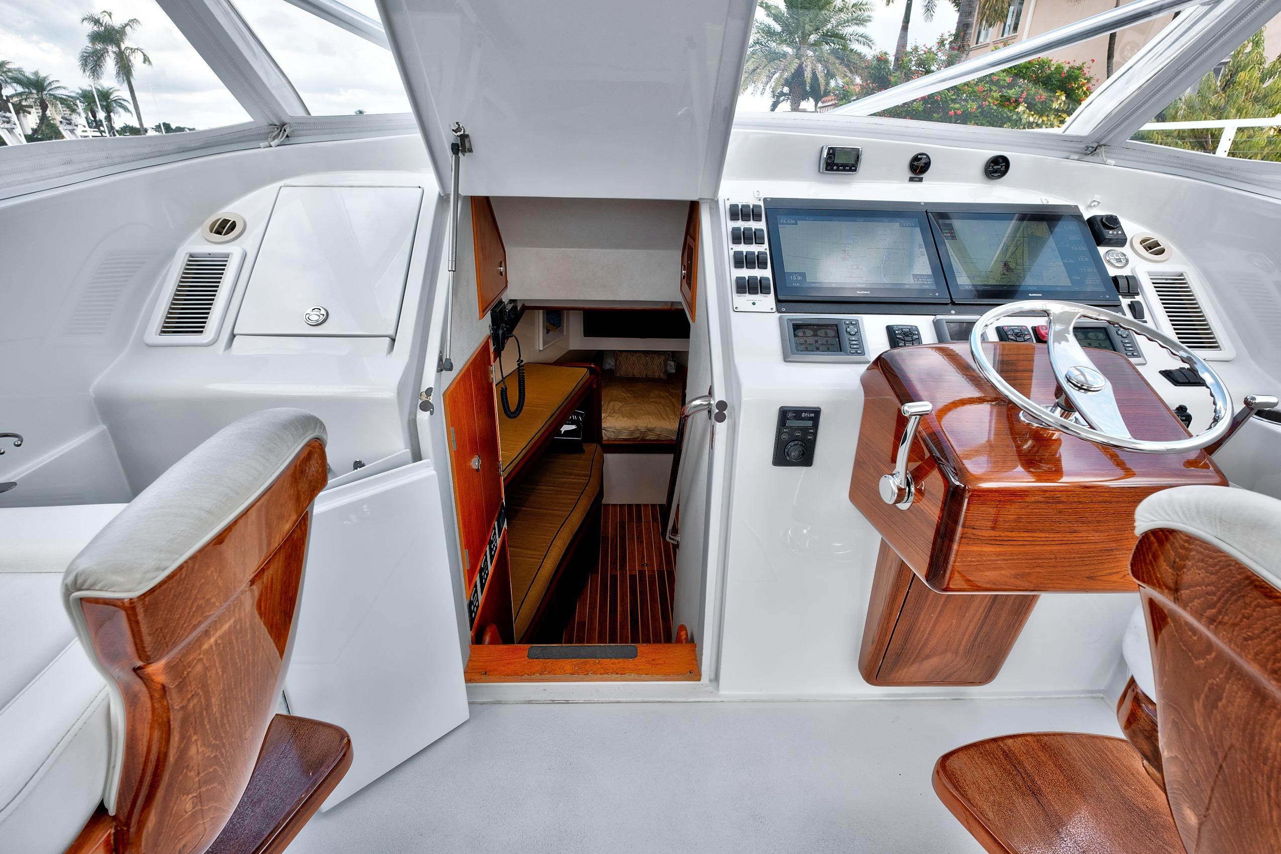 Yacht Photo 27