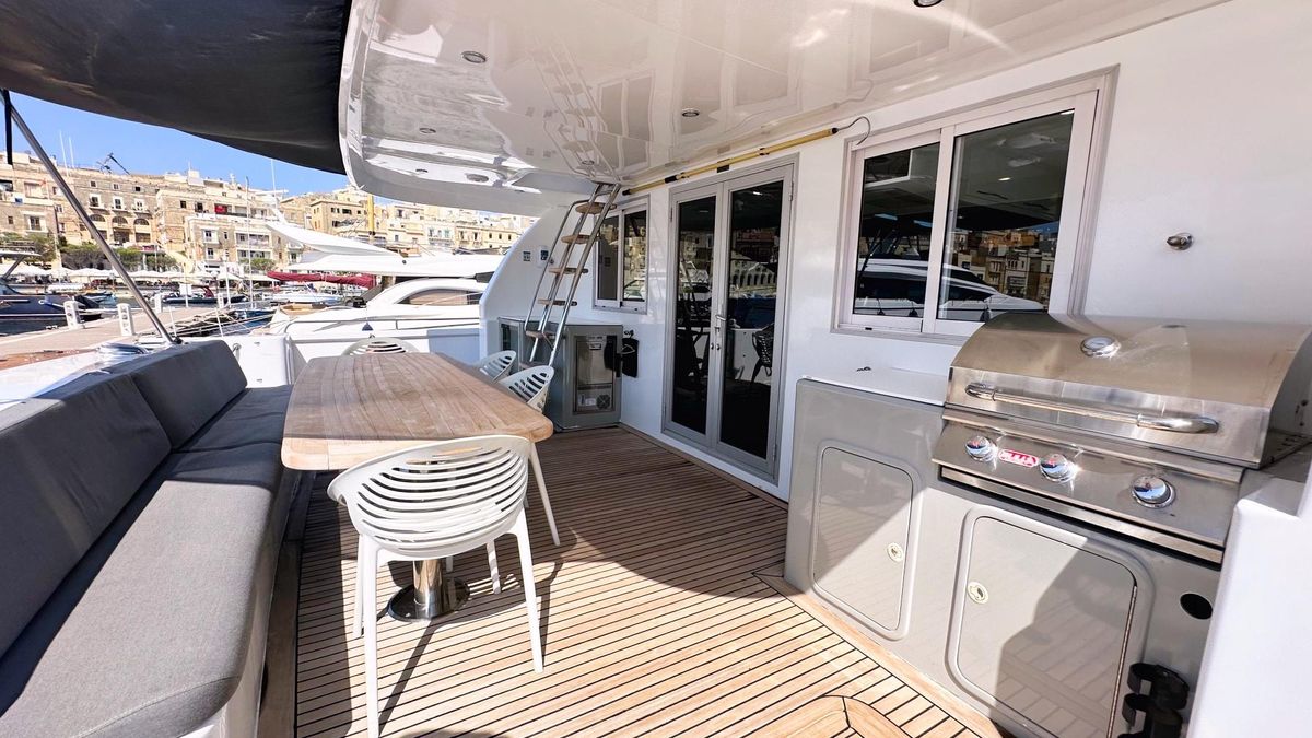 2004 Maxim Yachts 62 