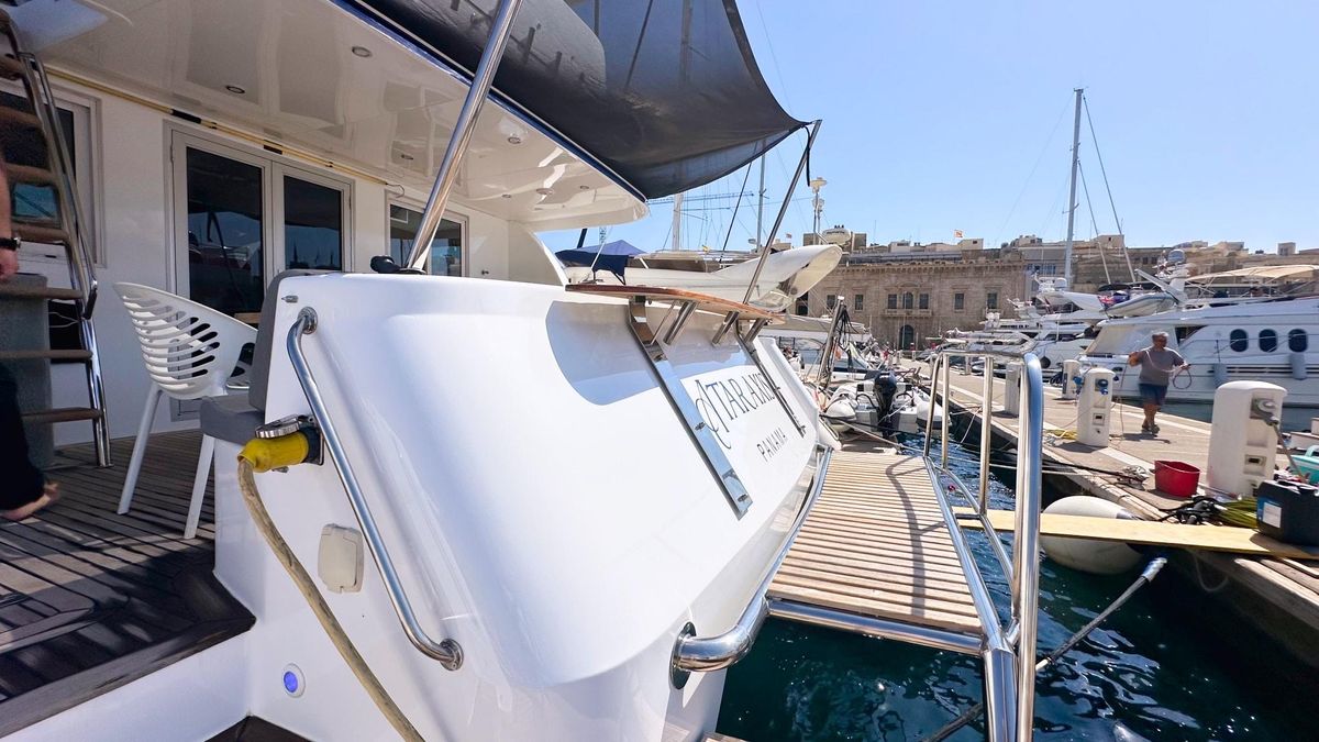 2004 Maxim Yachts 62 