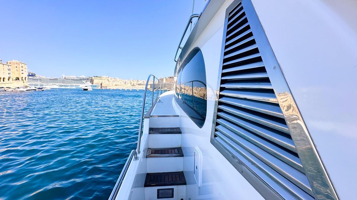 2004 Maxim Yachts 62 