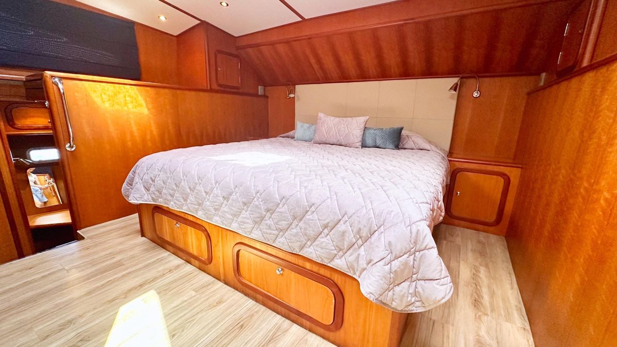 2004 Maxim Yachts 62 
