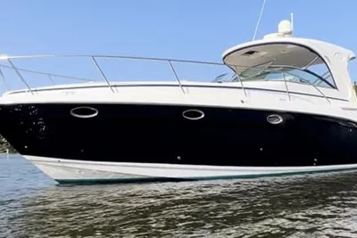 Rinker 390 Express Cruiser