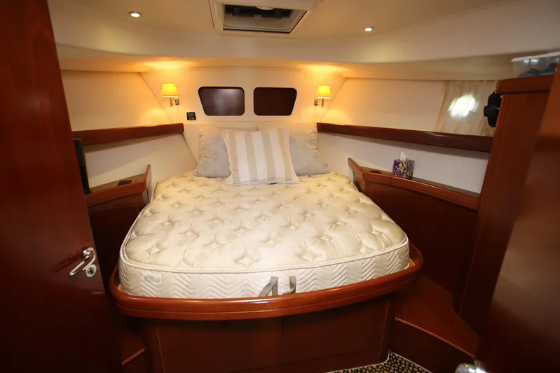 Gracie May Yacht Photos Pics Forward master berth