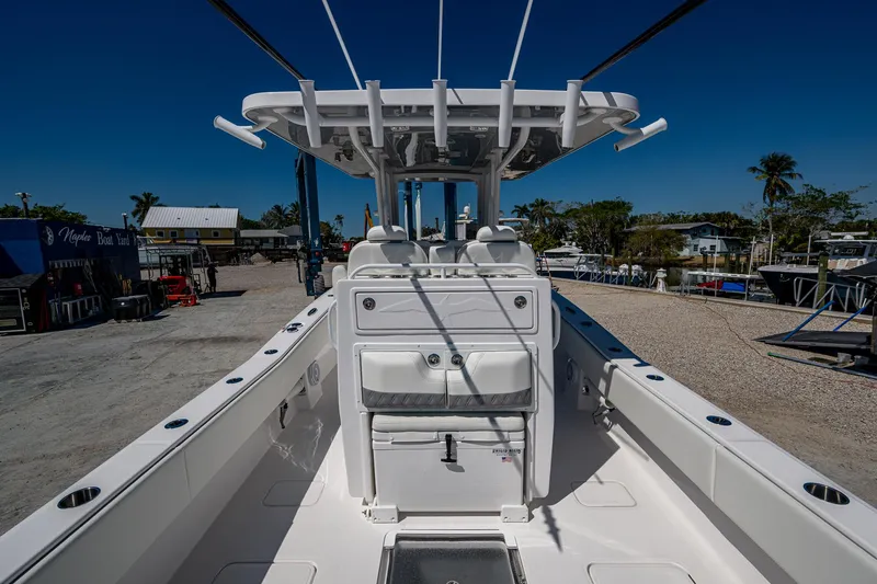  Yacht Photos Pics 2025 Invincible 33 Open Fisherman boat, spacious deck, modern design, ideal for fishing adventures.