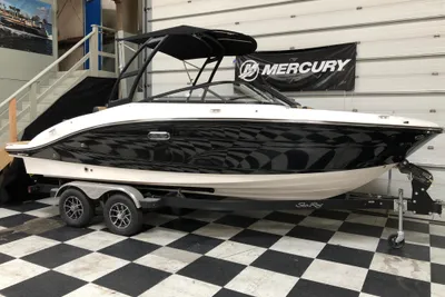 Sea Ray SPX 210