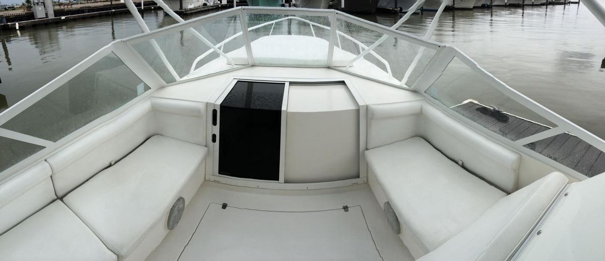 2007 Contender 35 Side Console