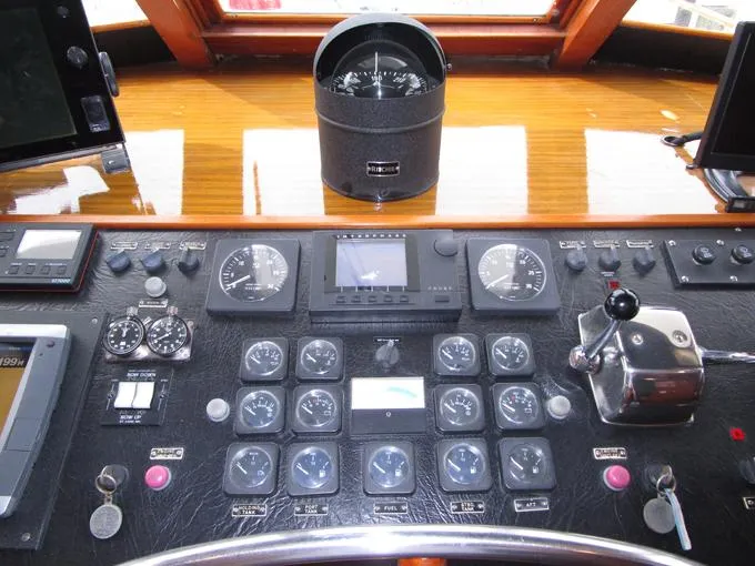 My Alibi Yacht Photos Pics Helm center