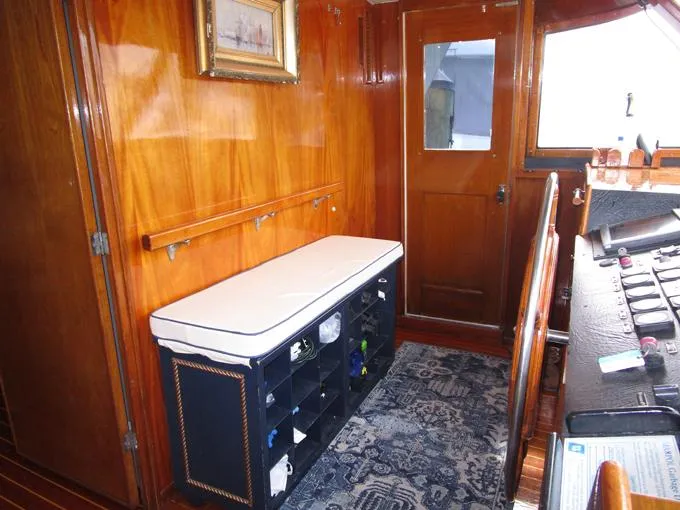 My Alibi Yacht Photos Pics Helm seat