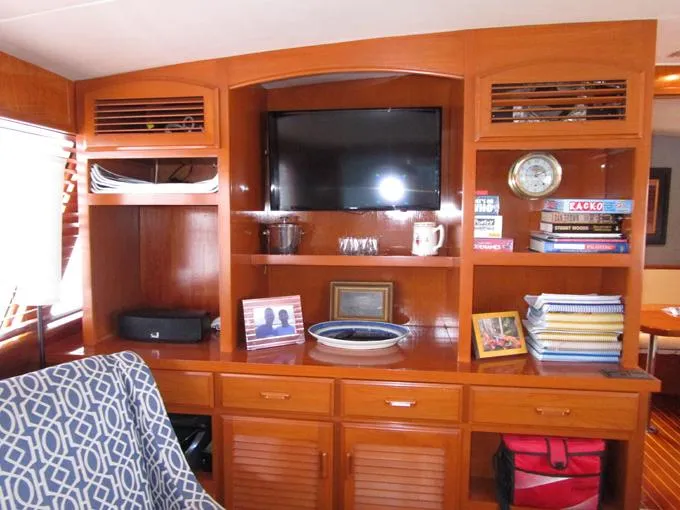 My Alibi Yacht Photos Pics Salon built-in