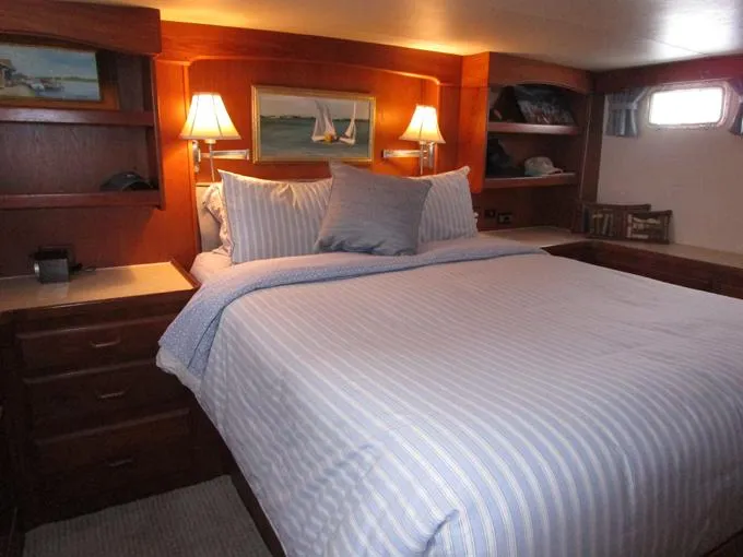 My Alibi Yacht Photos Pics Master queen size berth