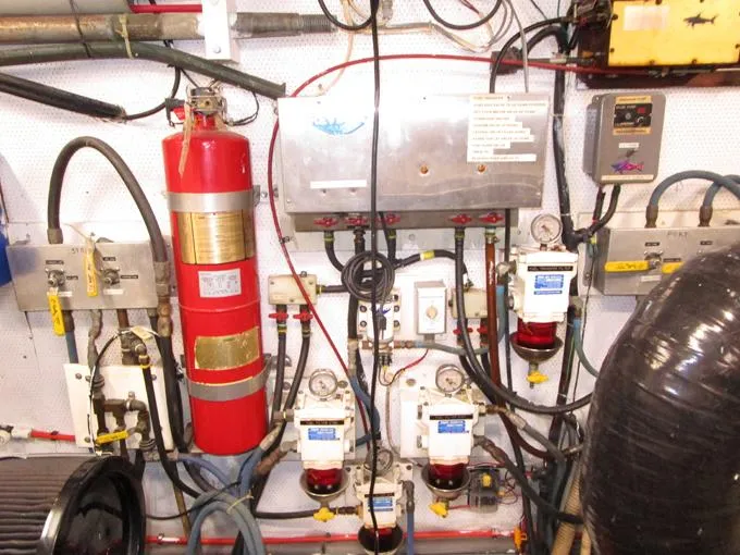 My Alibi Yacht Photos Pics Engine room aft