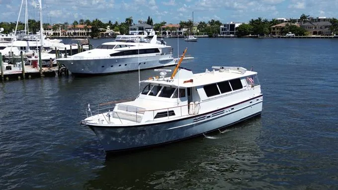 My Alibi Yacht Photos Pics Bow Quarter