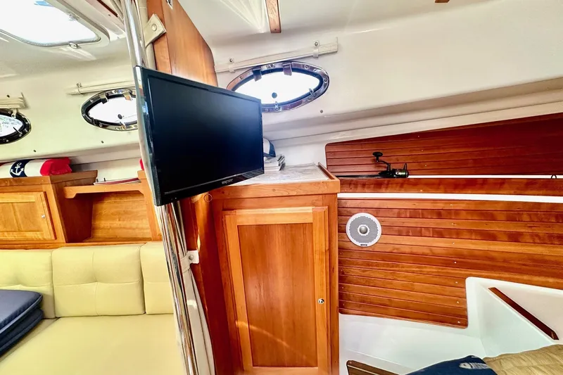 Steel'n Time Yacht Photos Pics Cabin TV