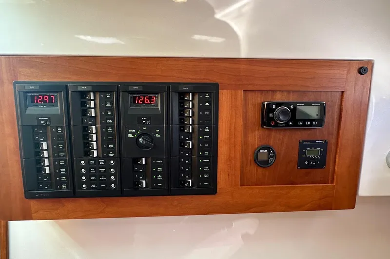 Steel'n Time Yacht Photos Pics Breaker Panel and Stereo